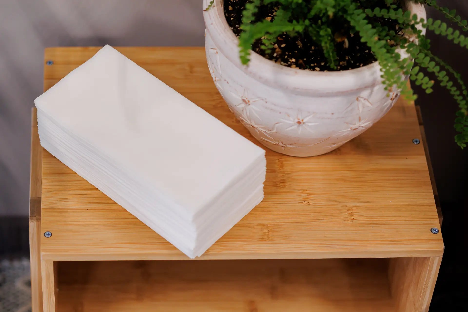 12"x17" 6-Fold White Airlaid Guest Towel 600ct SKU 40124