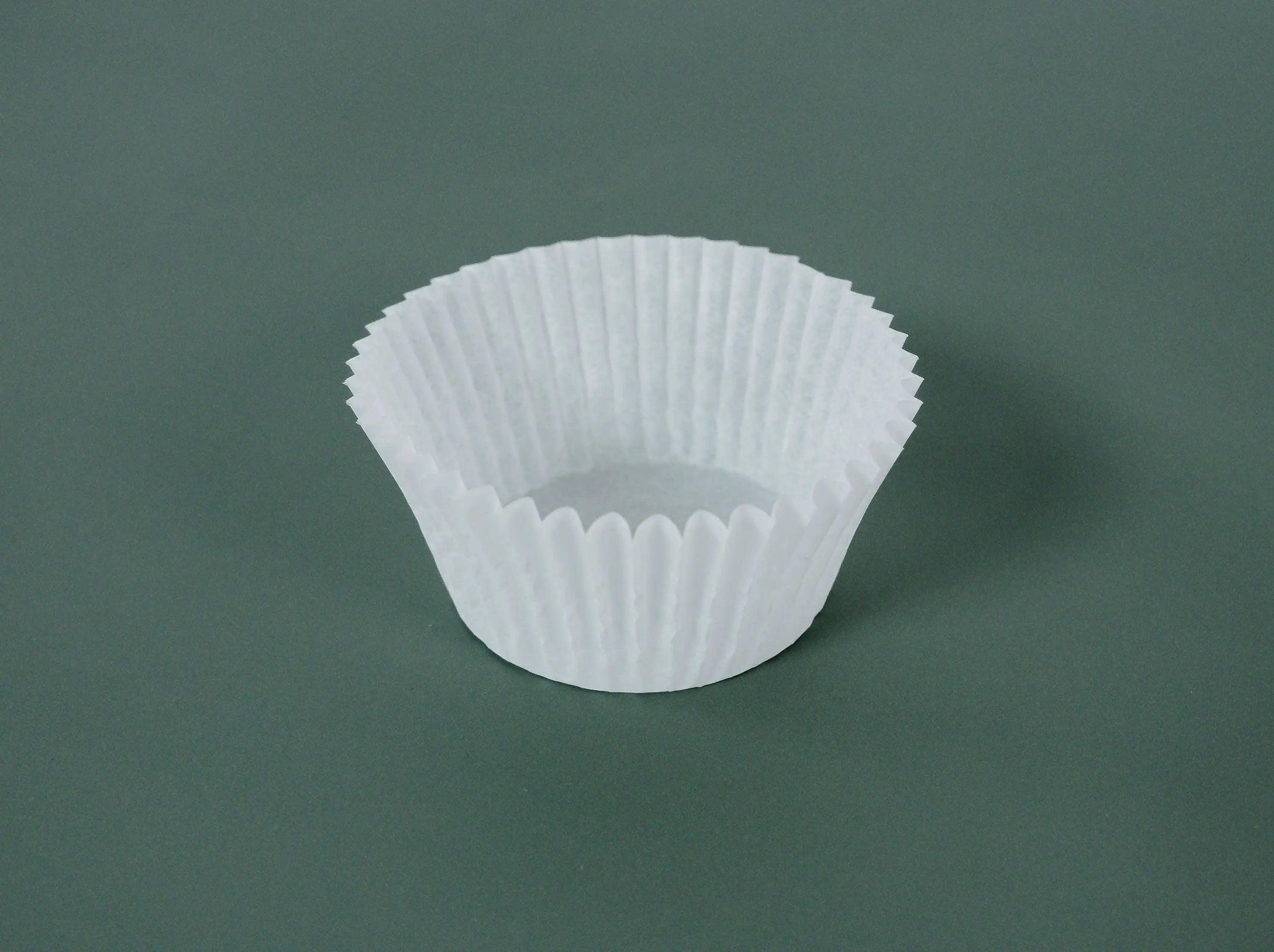 2"x1.25" White Standard Compostable, PFAS Free, Greaseproof Fluted Cupcake Liner 1000ct SKU 80018
